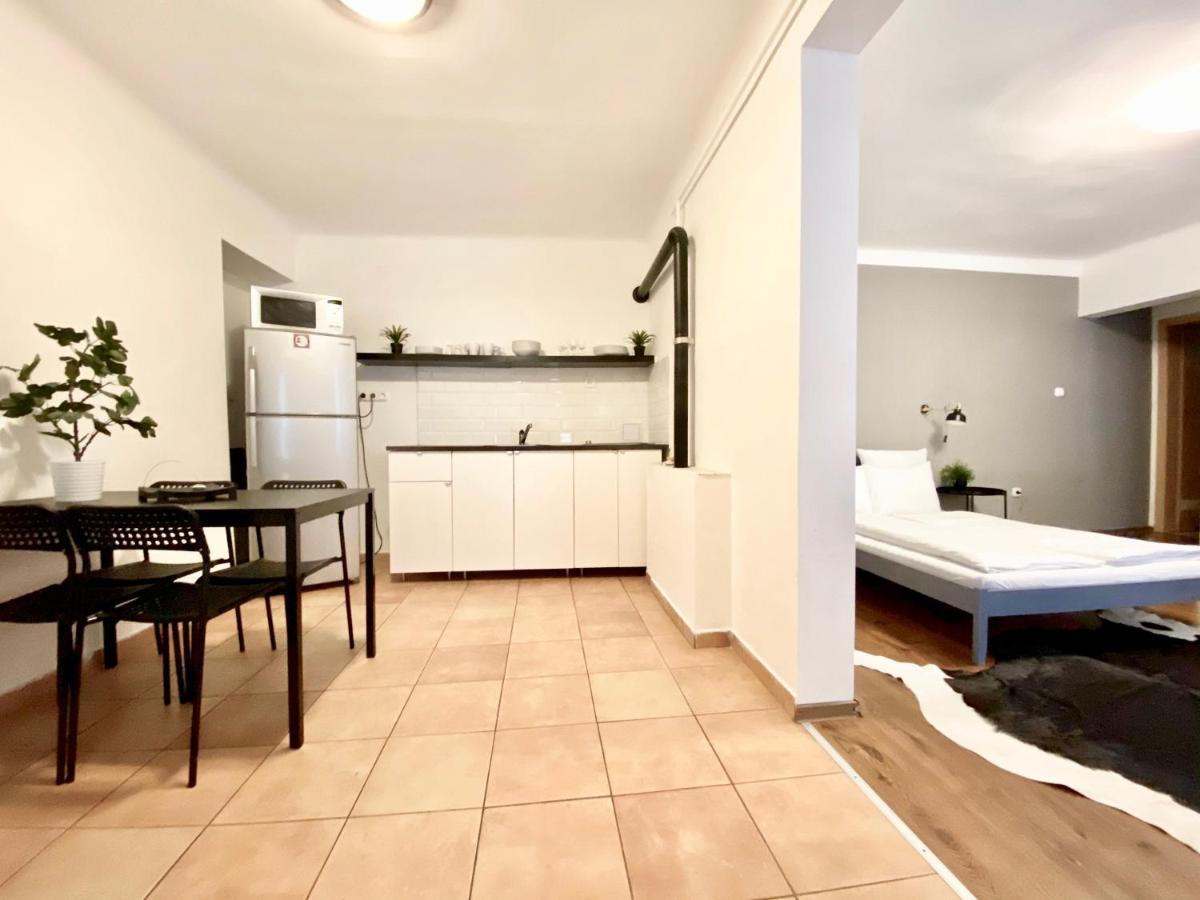 Budget Apartment By Hi5- Karoly 16 Будапеща Екстериор снимка